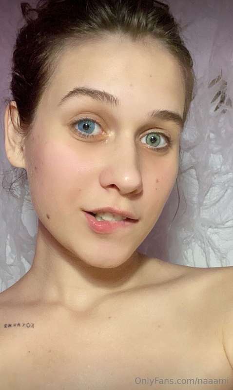 Hmm, does a different eye color suit me? 😇
@naaami