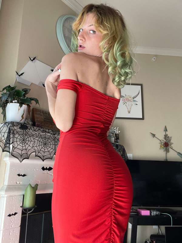 Excited to be approaching Christmas, so to celebrate I’m wea.. 34