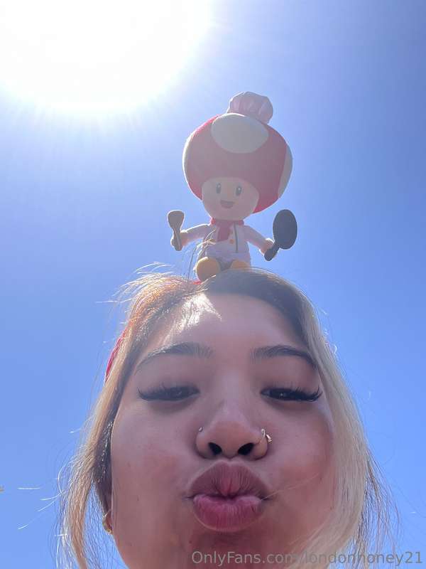 Sending you some kisses bcuz why not? 😘🍄