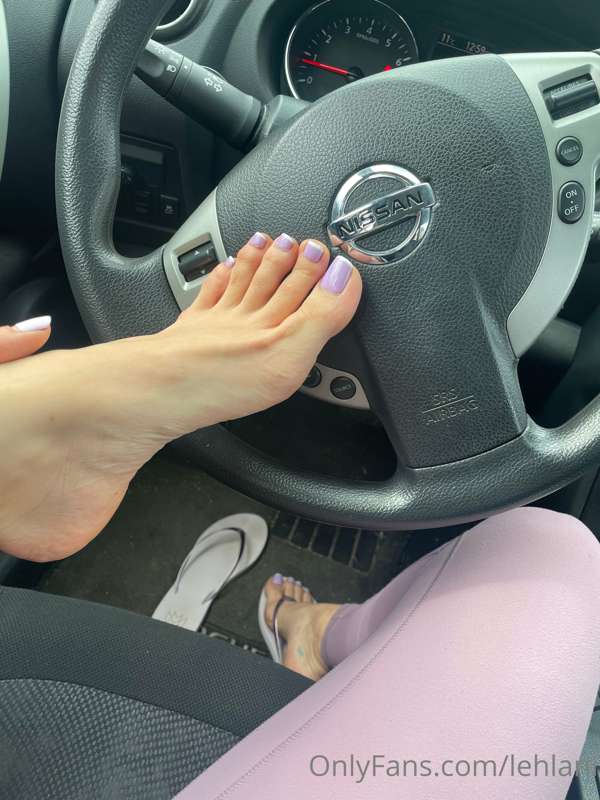 My feet throughout the day 😋 7
