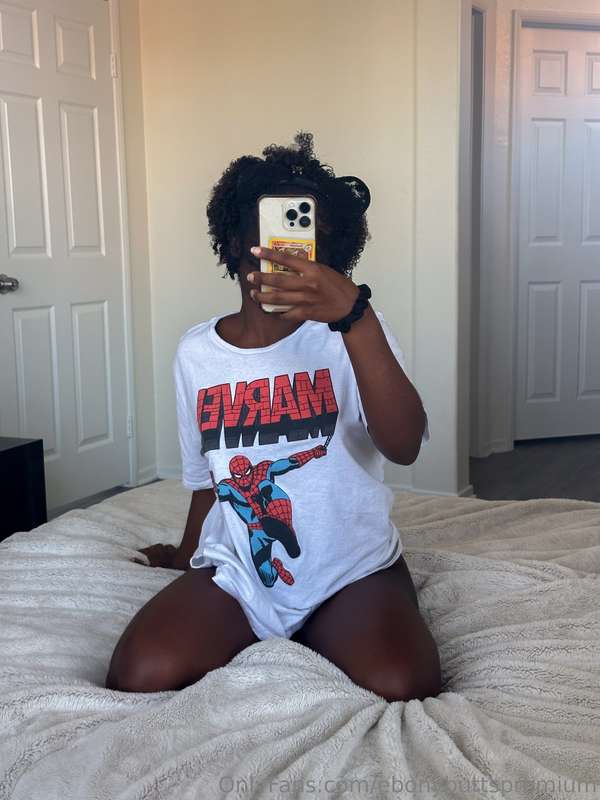 horny, bored, and wearing my favorite marvel shirt 😉🙈 5