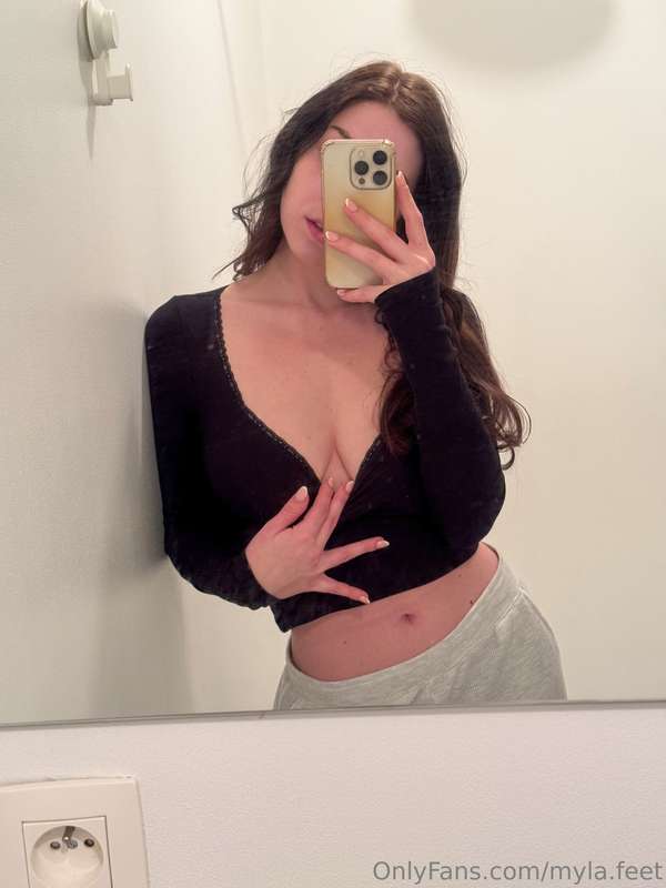 Making new content for you guys today 💁🏻‍♀️ 1