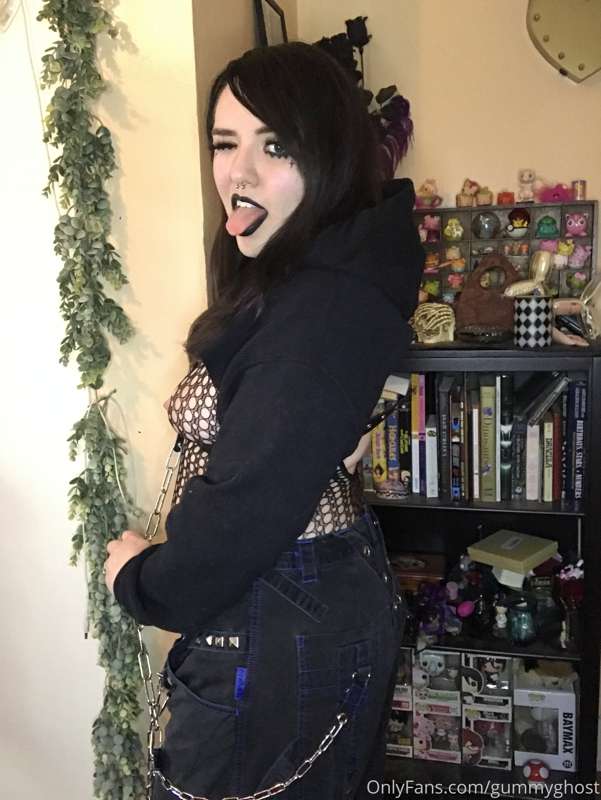 What happens when you get your goth gf home 🥀 36