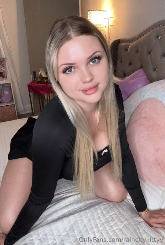 Tell me what you’d do if this wasn’t just a photo 😏