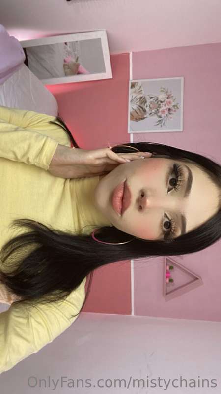 Does yellow fit me or should I go to black?