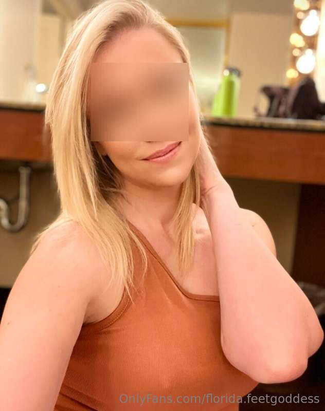 Do you think my boss will be staring all day? 😉🍒