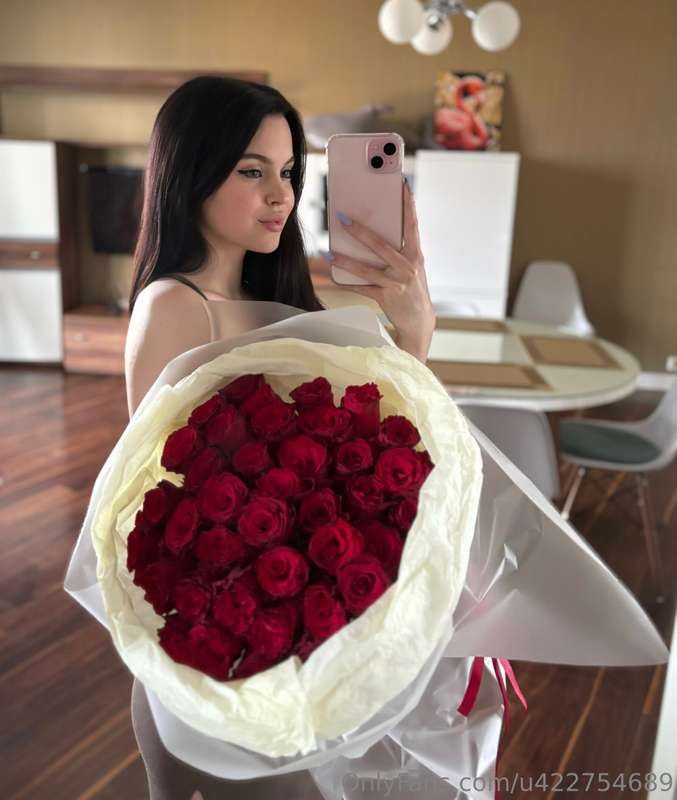 I love flowers, will you spoil me?💕