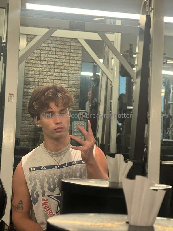 Gym ✔️ now i can mess around on here so dm me if you’re arou..
