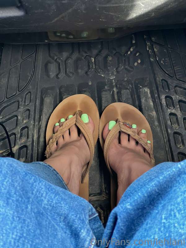 These are a newer pair of rainbows, and they’re already gett.. 3