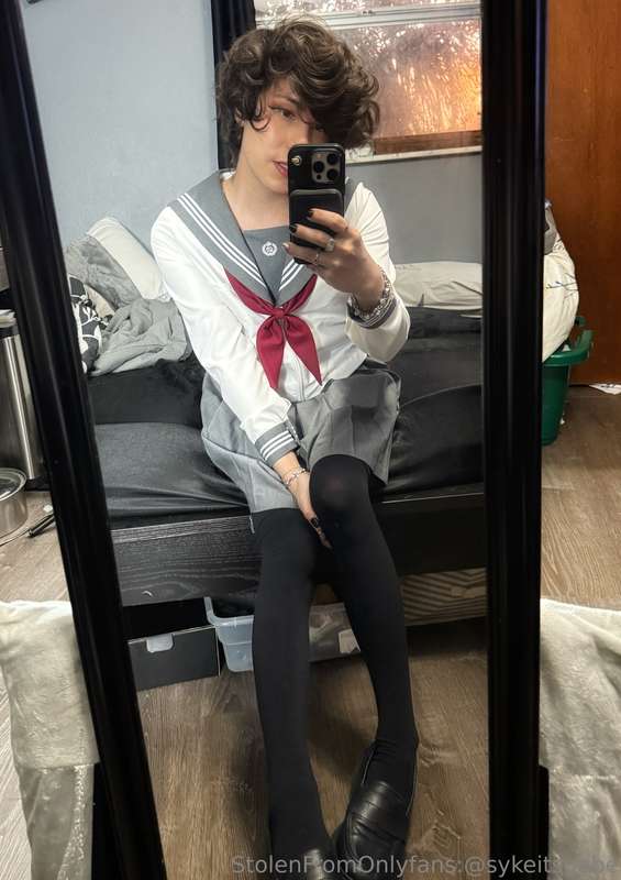 Haii 🫡 Sempaii 🙇 Japanese femboi 🇯🇵 Pics :3  4