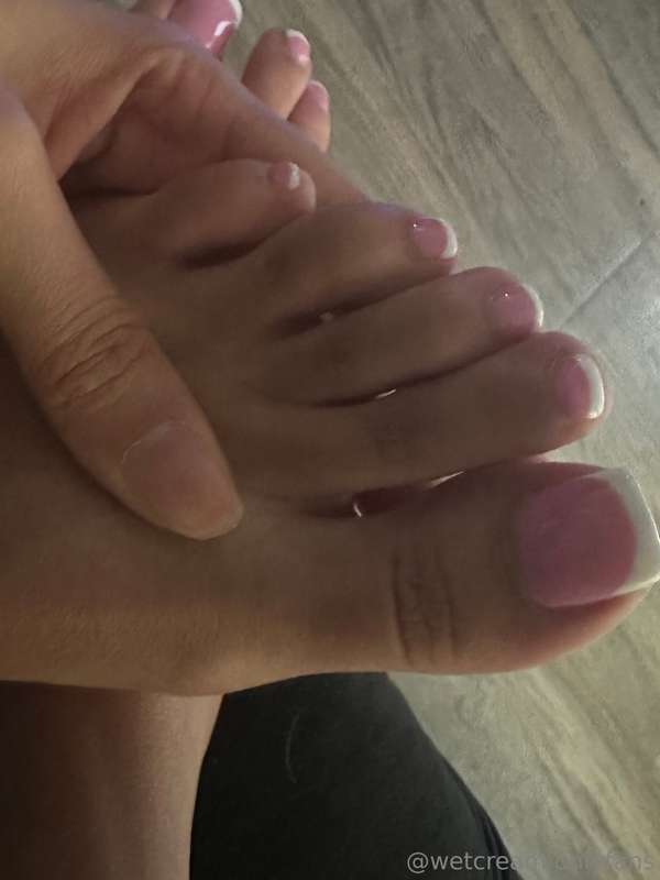 riding dildo & look at my new toes they pretty 💕💦💦🤤 14