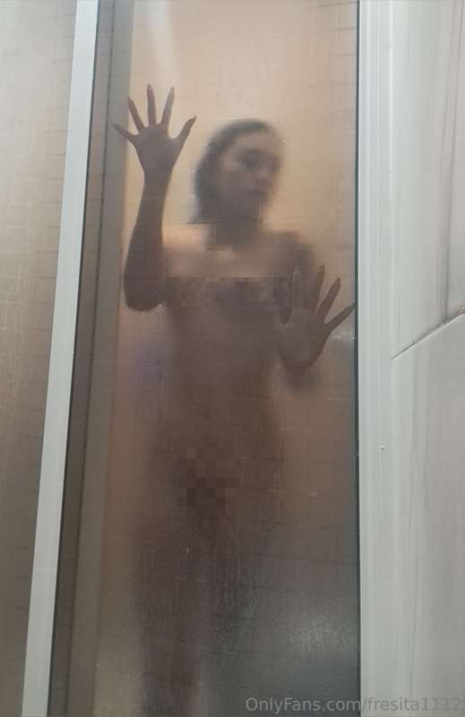 You accompany me to take a bath😏🥵