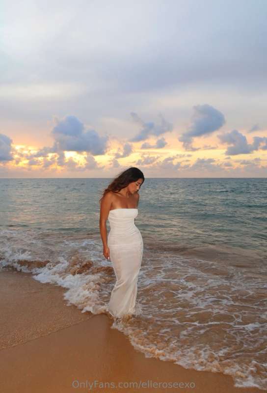 Golden hour, salty air, and a heart full of wonder 💛🌊