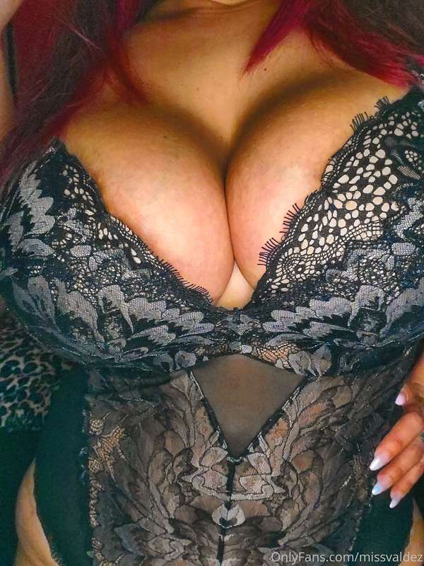 Dangerous curves ahead! 😈 How many hands do you wish you had..