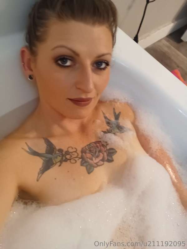 We survived Friday the 13th! Time for a hot bubble bath! 😍 🛀..
