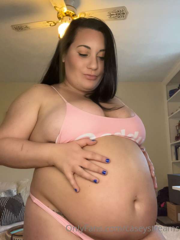 Your feedee princess 🥰🐷 all cuddled up watching the storm! T..