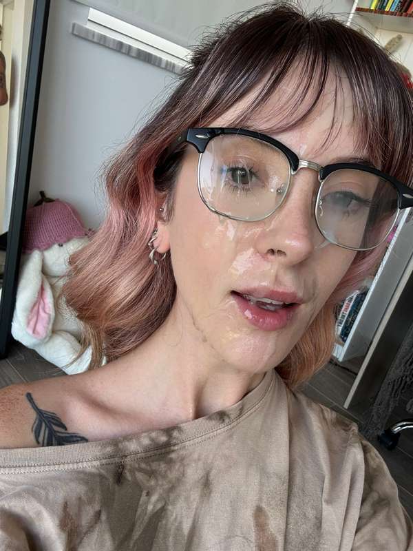 glazed in glasses 🤤 ‘like’ if you wanna see the vid… 😏  2