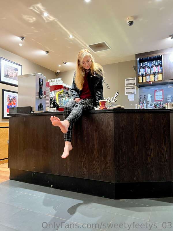 Come for a coffee and some feet ! 😉