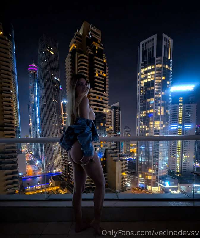🌃🍑