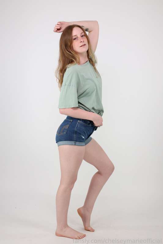 Chelseymarieofficial - Fansly - 08 May, 2025 38