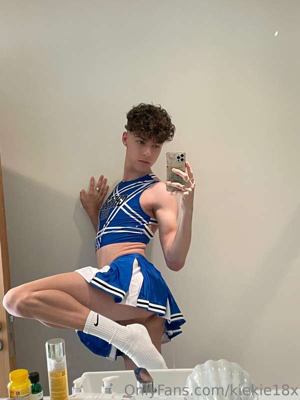 Cheerleader twink 😊🎉 4