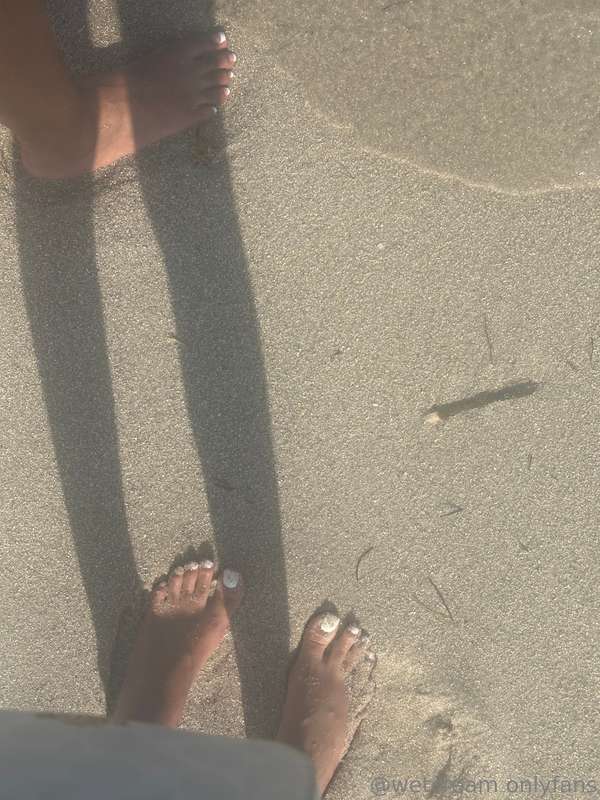 been out of town sorry 🌴💦💦 🦶🏽🦶🏽 7