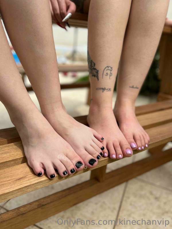 🇺🇸 our cute little feet! Do you like to see? 😚
🇧🇷 Nossos pez..
