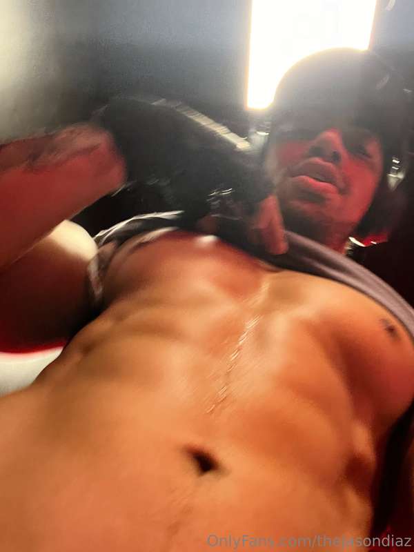 I’m Horny AF at the gym today🥵Send me something sexy in my D..