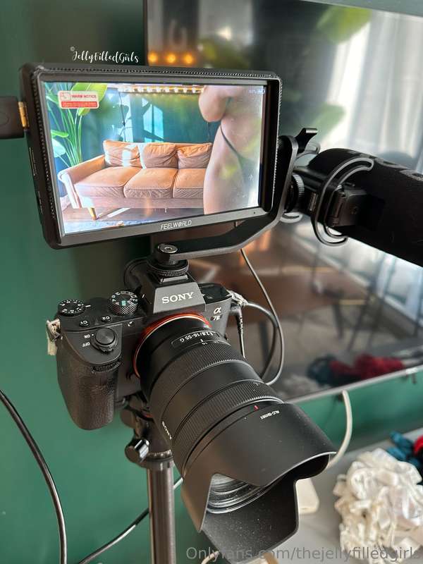 Let's see what we have here...🕵️‍♀️✅ Couch 🛋 ✅ Cameras 📸✅ 2 ..