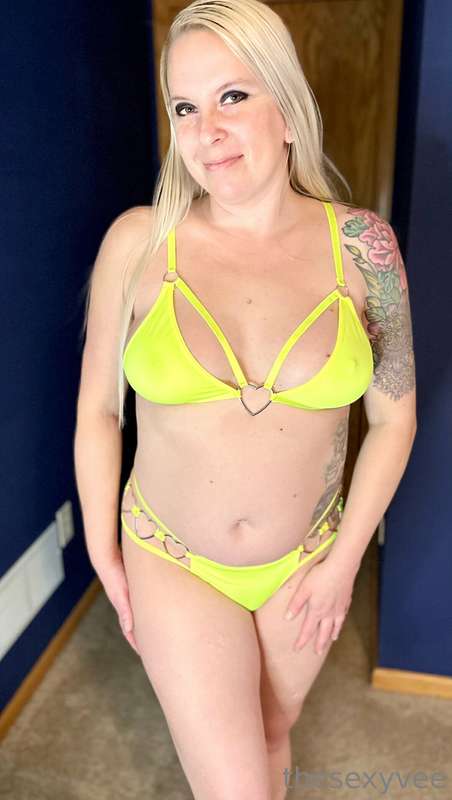 **Sunday Funday! How do you like this super sexy neon yellow.. 1