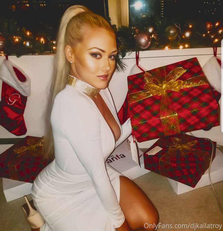 The Day before Xmas ❤️❤️🎄🎄  What’s your wish list for Xmas ?..