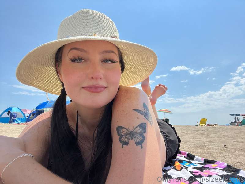 Need some cream for my back☀️⛱️ swipe to see how damn dirty .. 3