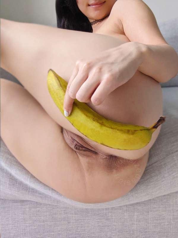 My pussy with a 6-inch banana for scale 🍌

Tap the 💛 below i.. 6