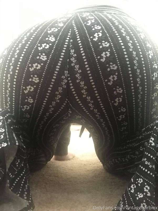 These pants are so cute lol 3