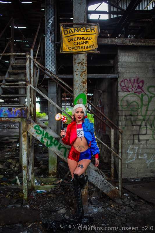 Dc vs Marvel video dropping today!! @extra_sarah @ittybittyp.. 5