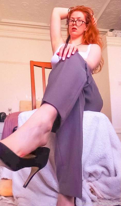 Enjoying the view from down there?😈 where you belong👠 2