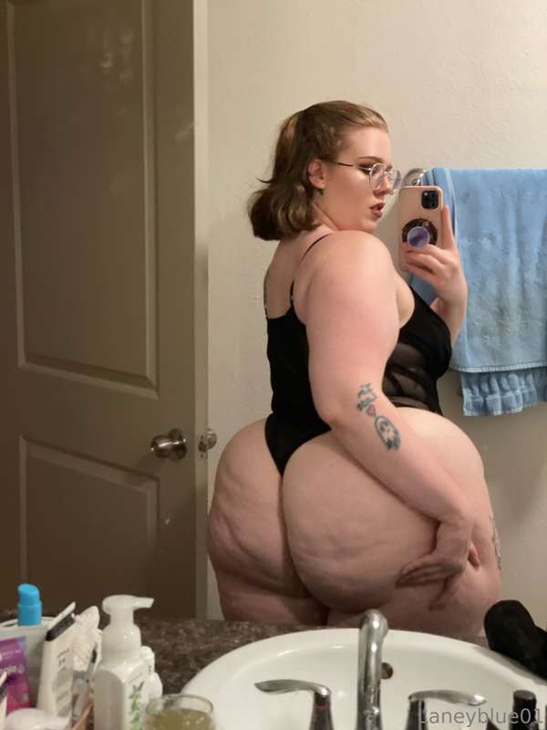 Feeling hot and sexy af in this bodysuit 😈🥵 2