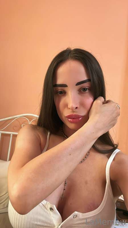 Oggi mi sento parecchio carina 🙃🥰

I feel very pretty today ..