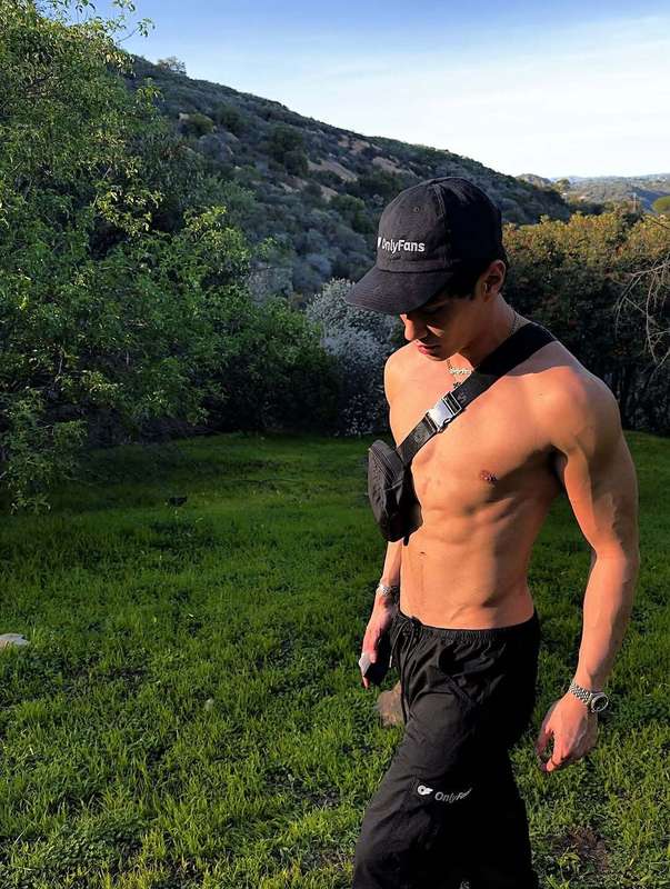 Blending into nature. 🌴⛰️