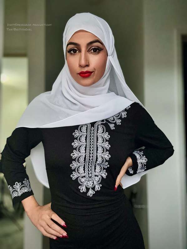 Aaliyah Unveiled: Hijabi Tales 

Aaliyah has always wanted t.. 7