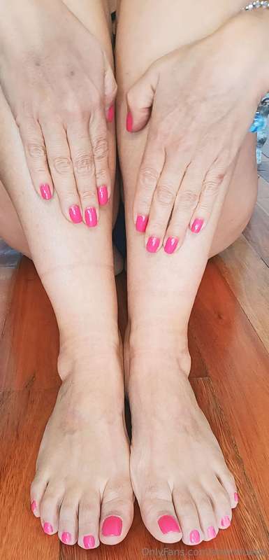 Would you like to see all the contents of my feet? 👣👣Te gust..