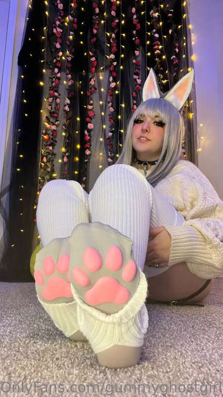 Bunny butt or bunny feet? 🐰 6
