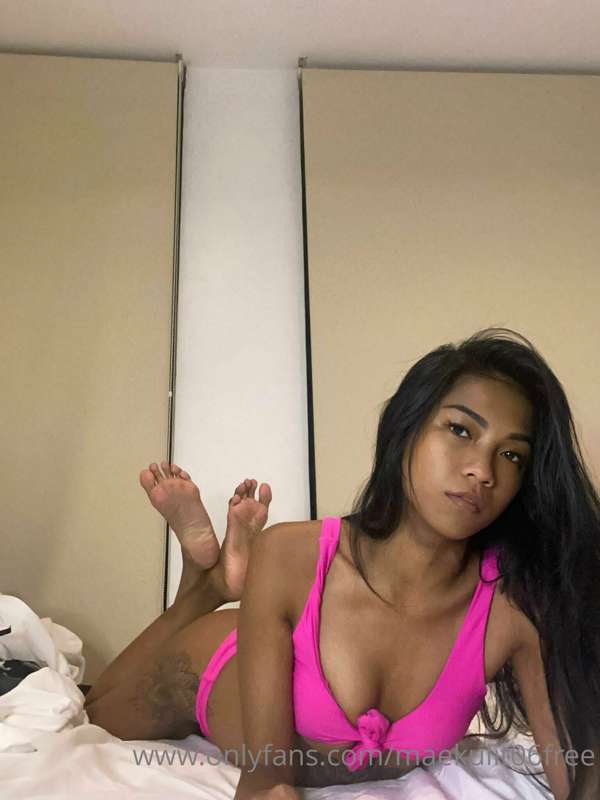 Feet girl