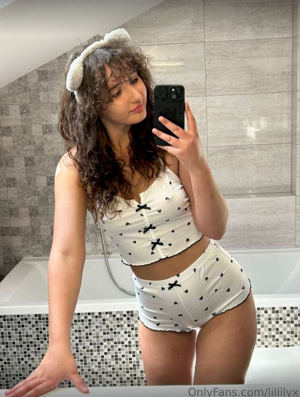 ## 🍒FREE SUBSCRIPTION 🍒 @lillilyx can make your dick hard wh.. 1