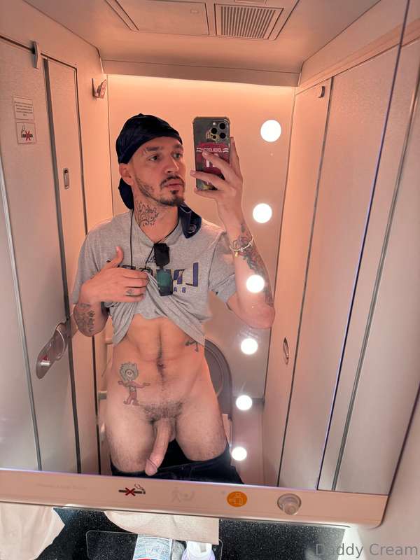 Long dick… come put it on yo ass 😈 1