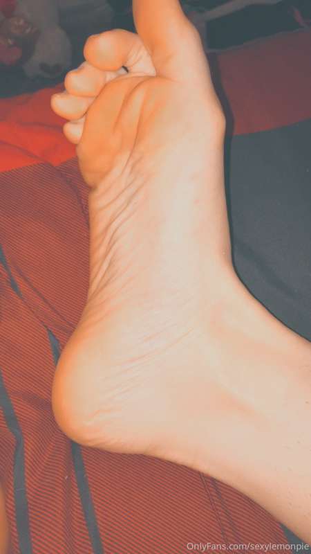 For you feet lovers 😩😍 have a beautiful day 🥰 2