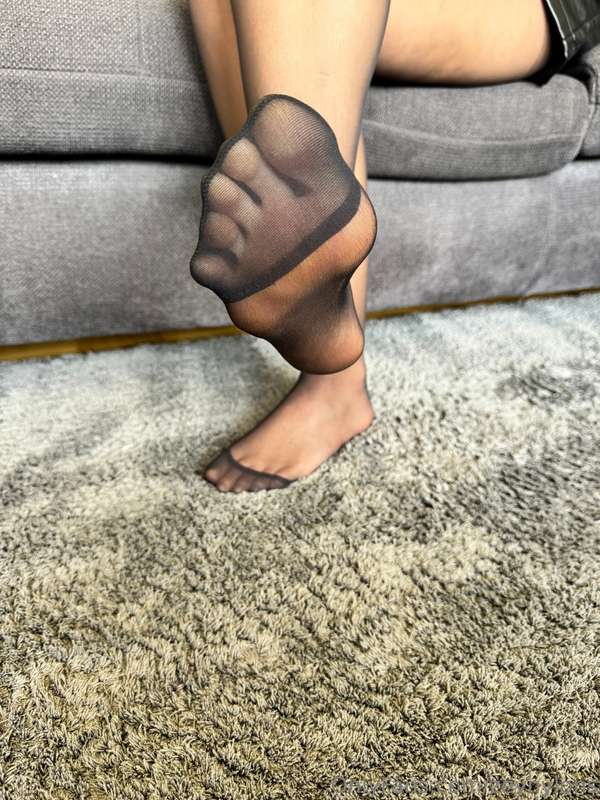 Watch how I spread my reinforced nylon toes just in front of.. 2