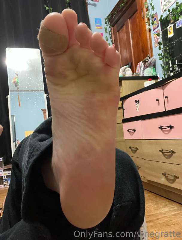 Just some cute toes and soles 💕🥰 2