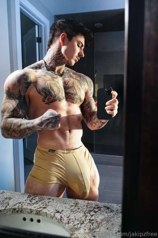Wanna get punished by my big veiny cock 😏..? My EXPLICIT con..