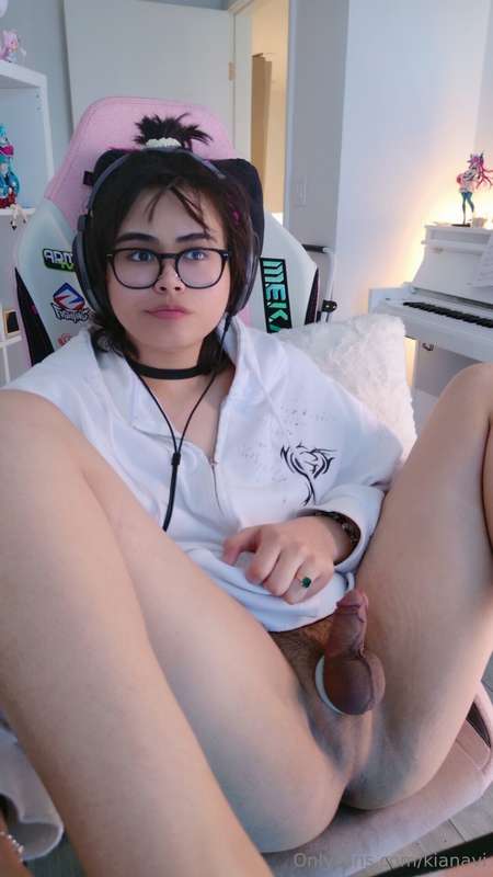 does anyone wanna sit in a discord call and talk about our l.. 13